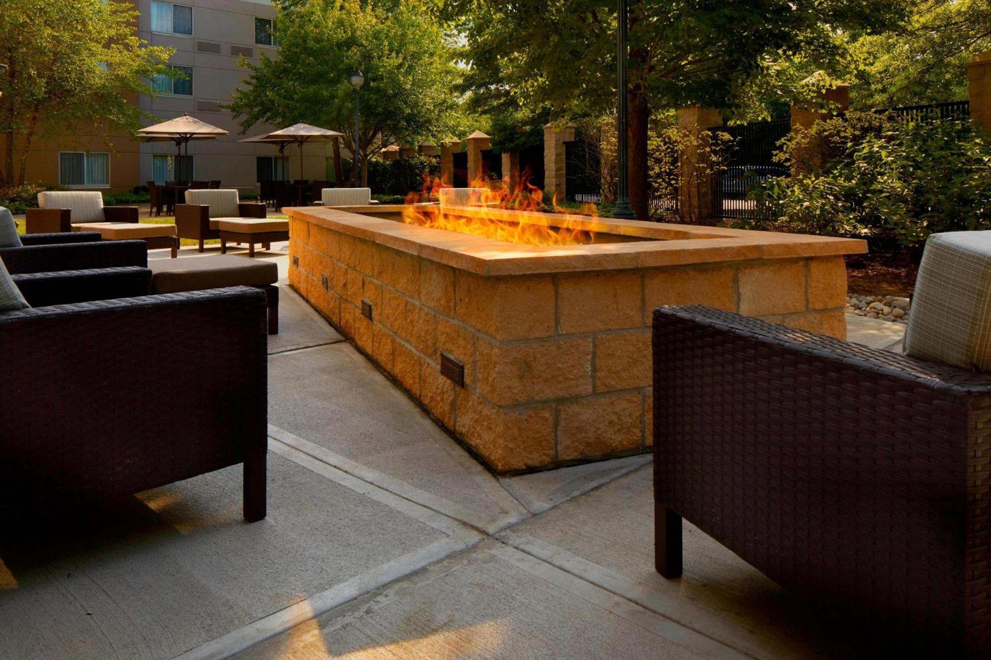 Hotel Courtyard Edison Woodbridge Extérieur photo